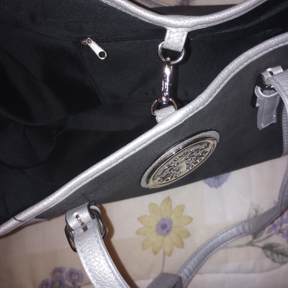 Purse - Picture 2 of 3